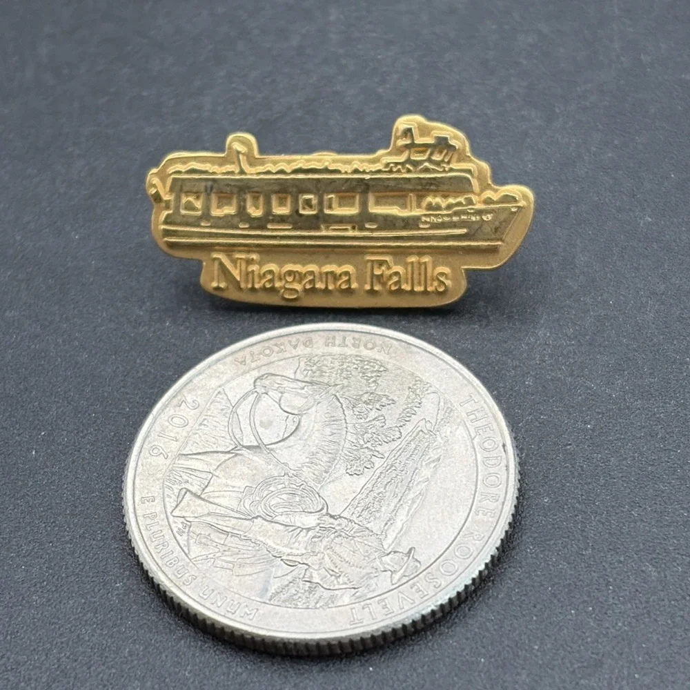 Niagara Falls Maid Of The Mist Gold Tone‎ Lapel Hat Pin